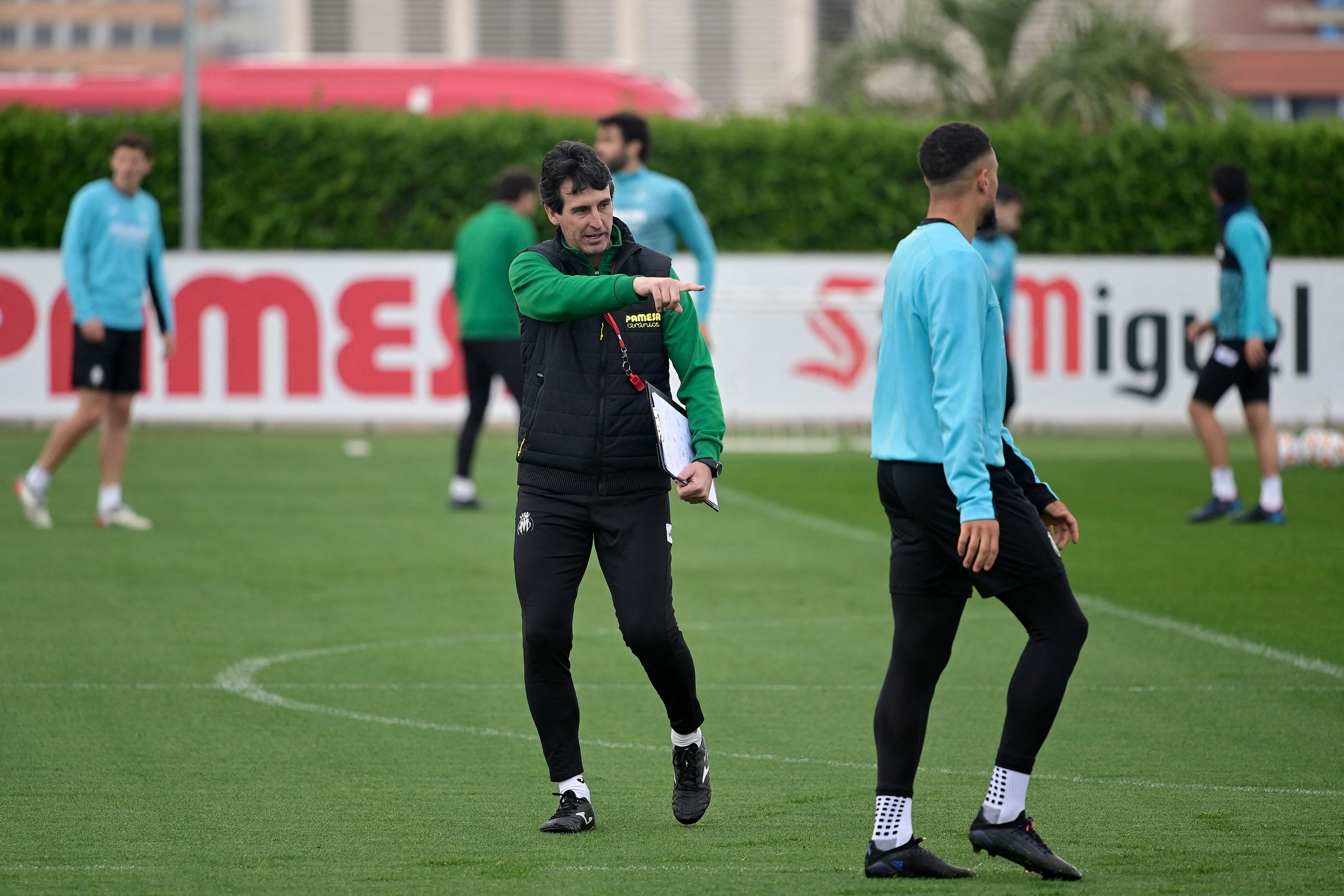 Pelatih Villarreal memimpin sesi latihan menjelang laga leg kedua perempat final Liga Champions melawan Bayern Muenchen.