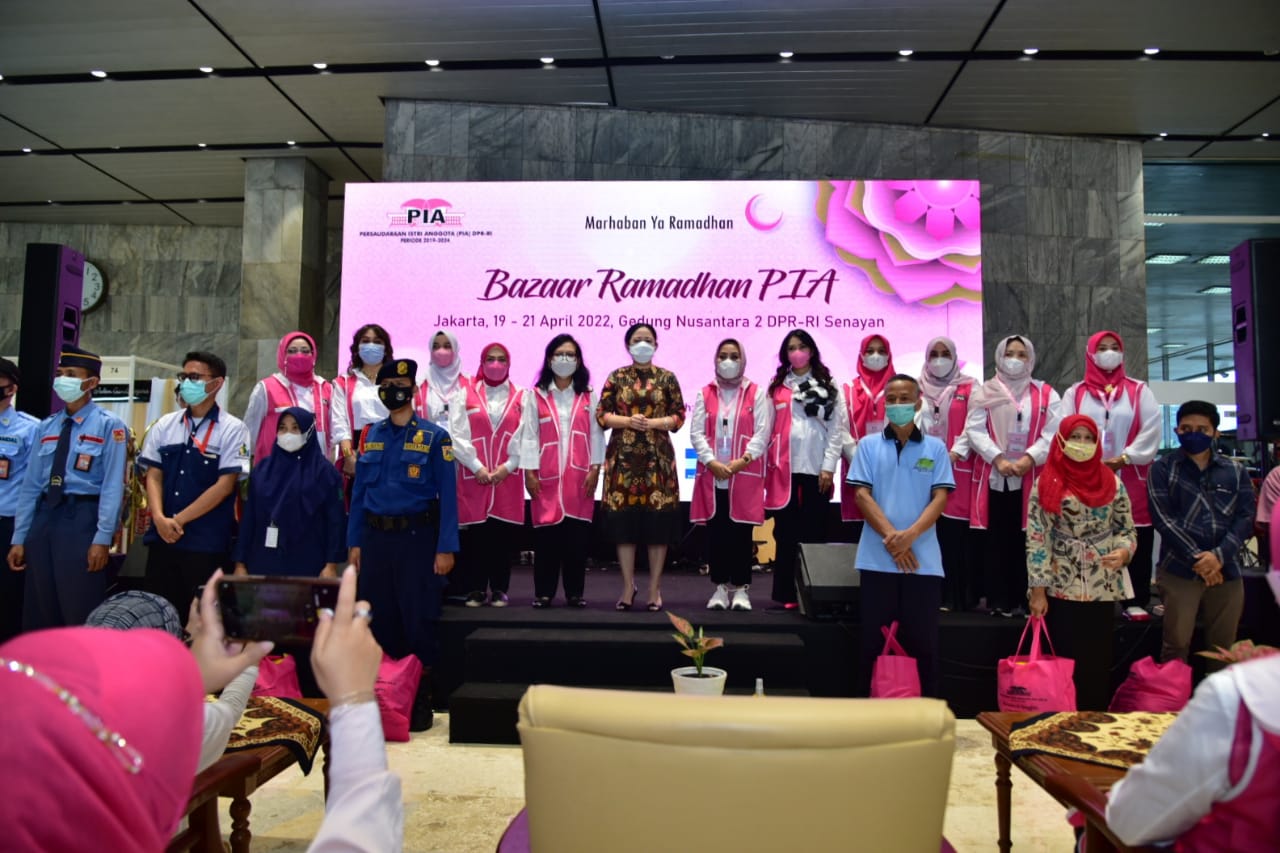 Ketua DPR RI Puan Maharani menghadiri acara Bazaar Ramadhan PIA di Gedung Nusantara II DPR-RI, Senayan, Jakarta.  