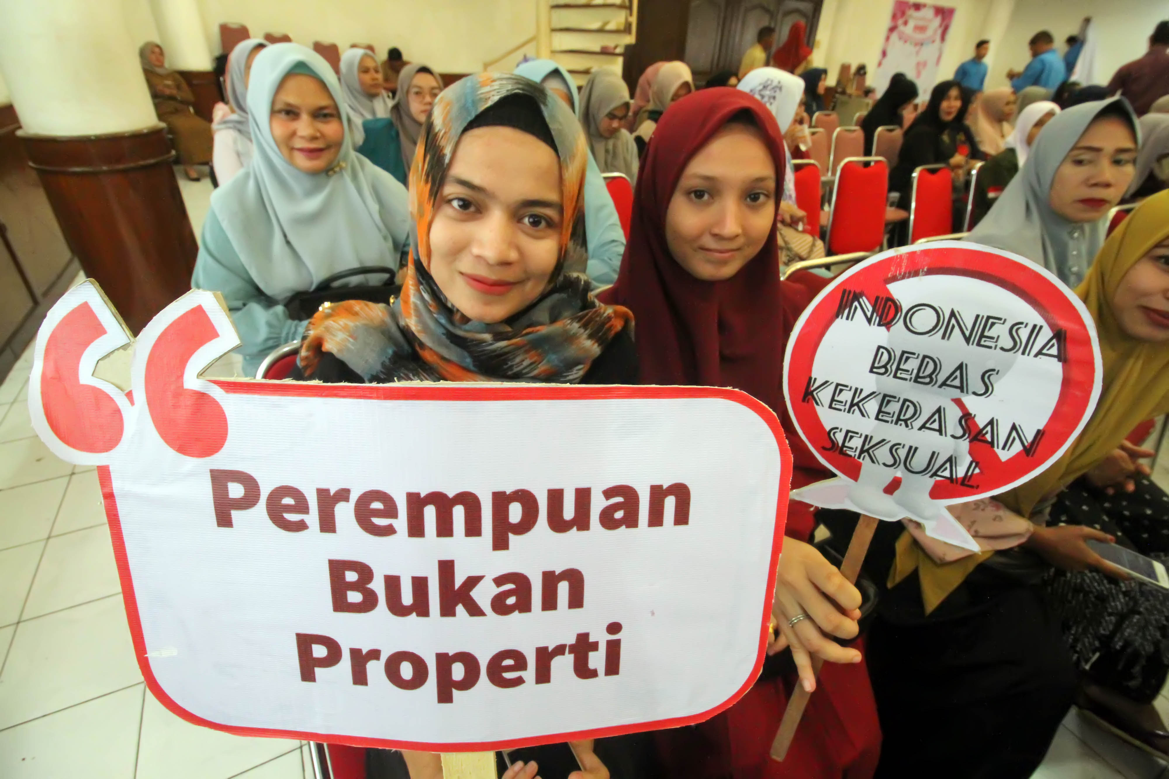 Sejumlah perempuan dan aktivis menggelar kampanye antikekerasan seksual 