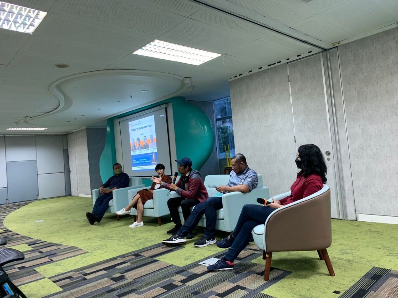 Talkshow dan Buka Bersama yang bertema “Bukber for Sustainable Future: The Rising of Ecopreneurship in Indonesia” .