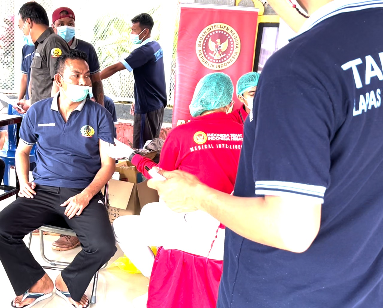 Badan Intelijen Negara Daerah (Binda) Kalimantan Selatan melaksanakan vaksinasi booster di lapas Kelas II A Kabupaten Kotabaru, Selasa (5/4)