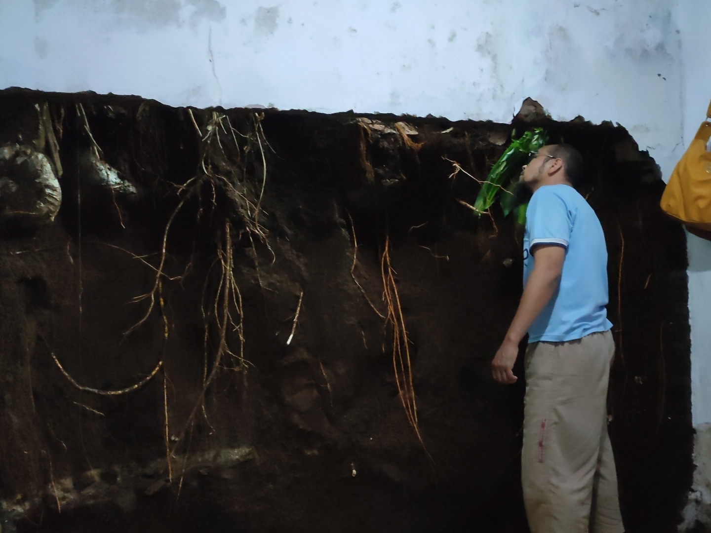 Satu Rumah di Lembang Jebol akibat Longsor, Tujuh Lain Terancam