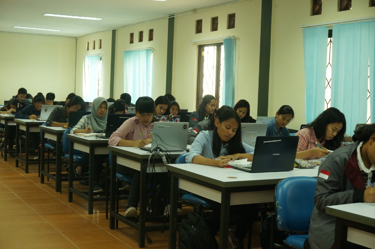 Mahasiswa Institut Teknologi Del (IT Del) di Sitoluama, Laguboti, Toba, Sumatera Utara.