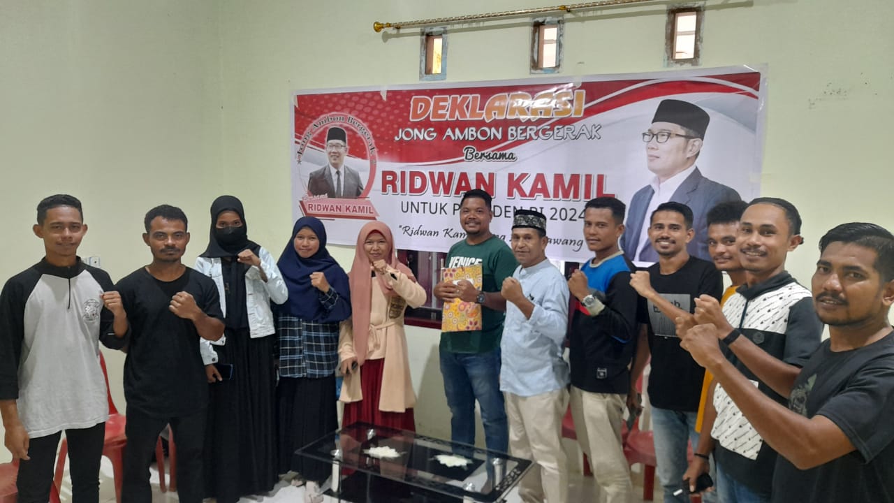 Sejumlah anak muda Ambon mendeklarasikan dukungan untuk Ridwan Kamil dalam Pilpres 2024