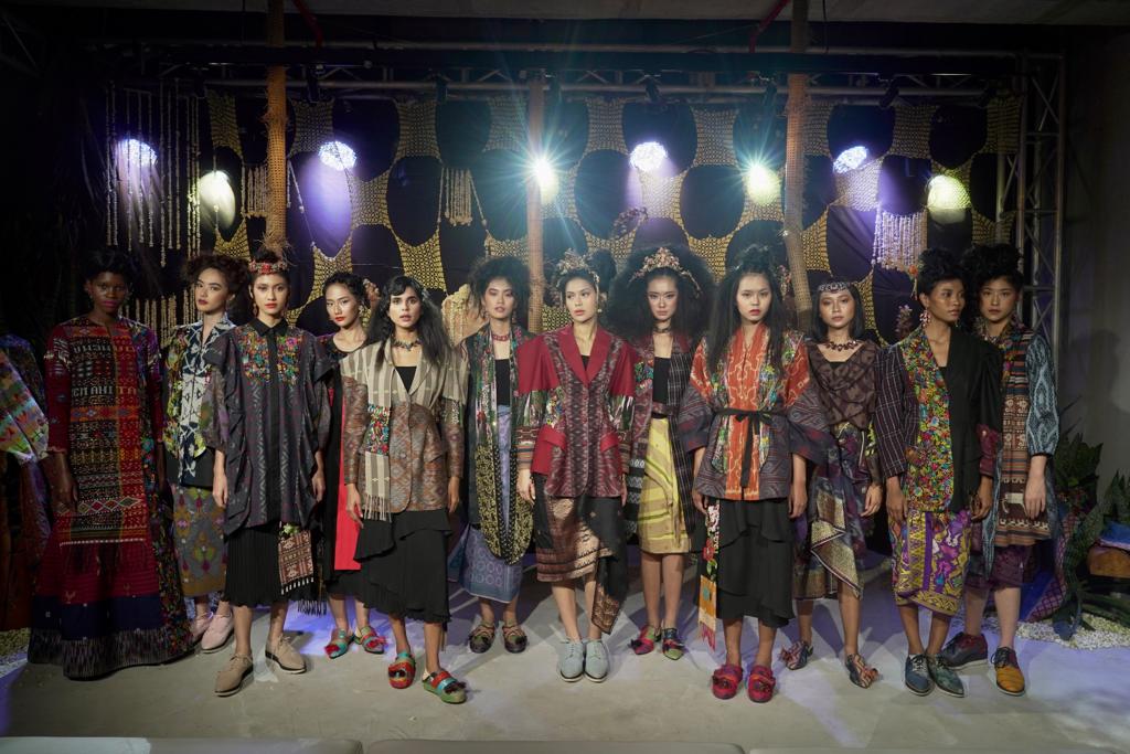 Dengan menggandeng Rabbanin Project dan Cita Tenun Indonesia, Mel Ahyar meluncurkan koleksi tenun Nusantara Teranyar 'Kawin Campur’.