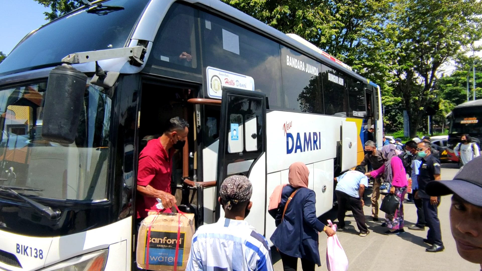 Pemudik dengan bus mulai memadati Terminal Purbaya, Sidoarjo, Jawa Timur