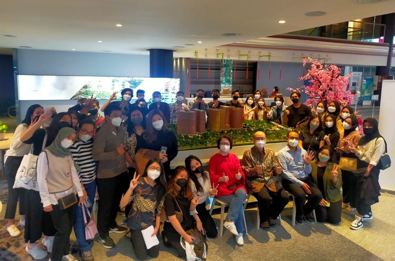 Anak-anak muda peserta I AM Intiland Young Leaders angkatan 2021.