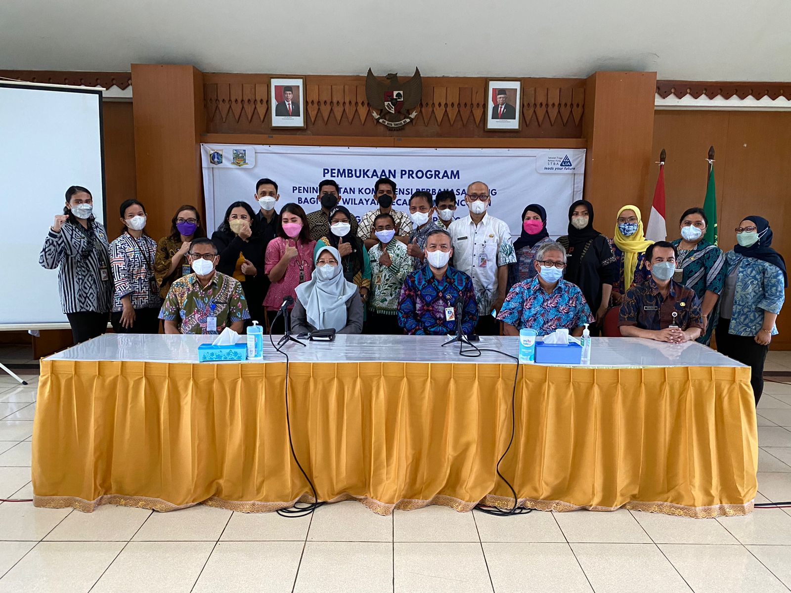 Pelatihan bahasa asing untuk jajaran Kecamatan Pancoran oleh STBA LIA