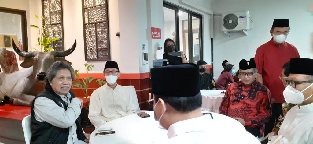 Muhammad Ainun Nadjib ak Cak Nun menghadiri bukber di DPP PDIP Jakarta