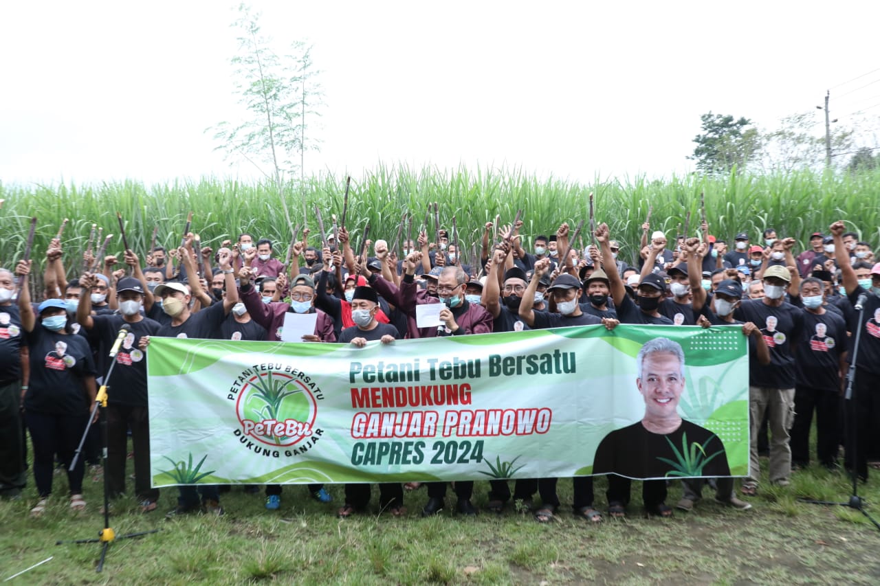 Petani Tebu Bersatu (Petebu) se-Jawa Tengah mendeklarasikan Gubernur Jawa Tengah, Ganjar Pranowo maju sebagai calon Presiden 2024, Minggu (2