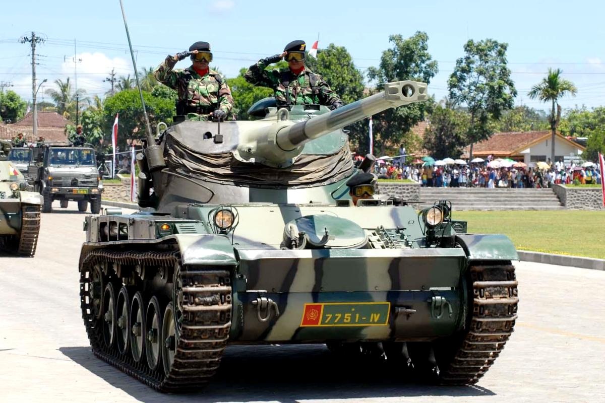 TNI AD saat ini masih aktif mengoperasikan Tank AMX 13 sekitar 275 unit. 