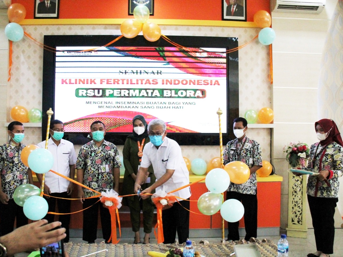 Inseminasi buatan merupakan program kehamilan dengan metode mendekatkan sperma dengan sel telur secara alami di rahim.