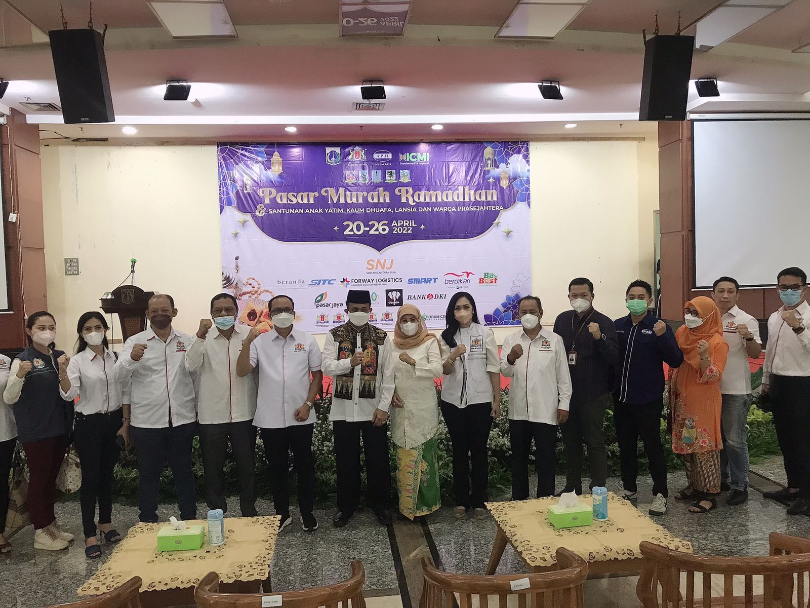 Kadin DKI Jakarta, Asosiasi Pengusaha Jasaboga Indonesia (APJI) DKI Jakarta, ICMI DKI Jakarta dan Forum CSR DKI Jakarta menggelar Pasar Mur
