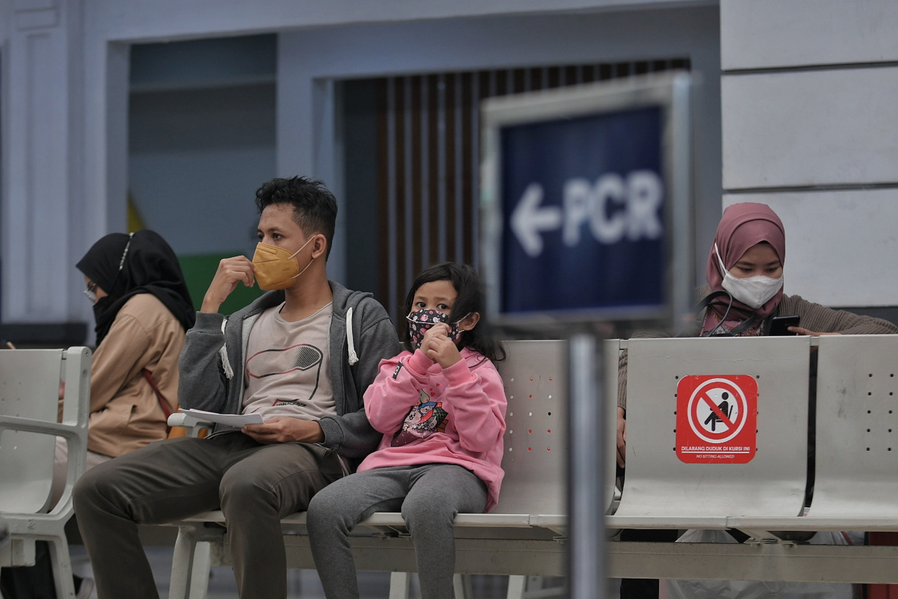 Ilustrasi calon penumpang kereta api usia anak