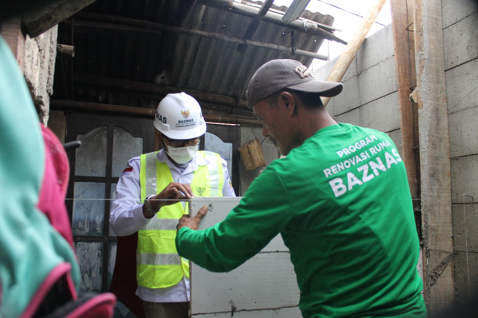 Program renovasi rumah tidak layak huni Baznas. 