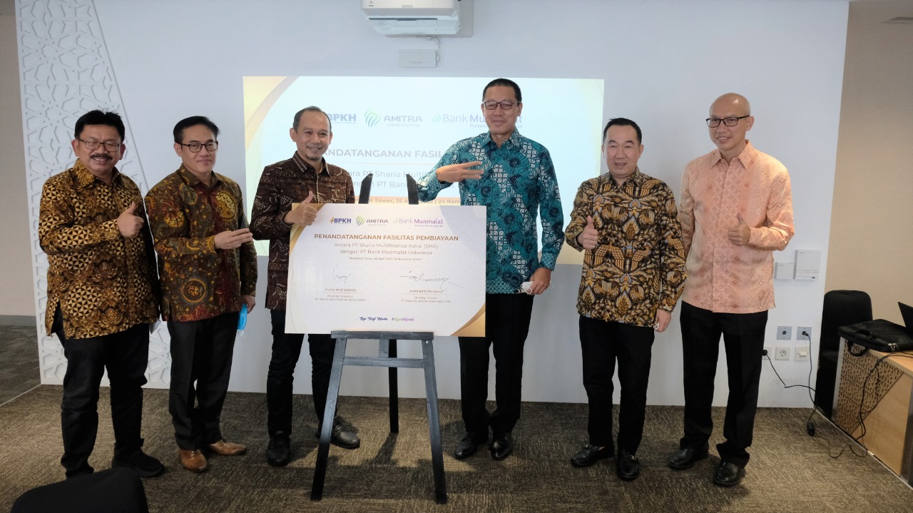 Pengesahan Perjanjian Pembiayaan Syariah Line Facility melalui penandatanganan secara simbolis perjanjian di Muamalat Tower Senin (25/04).