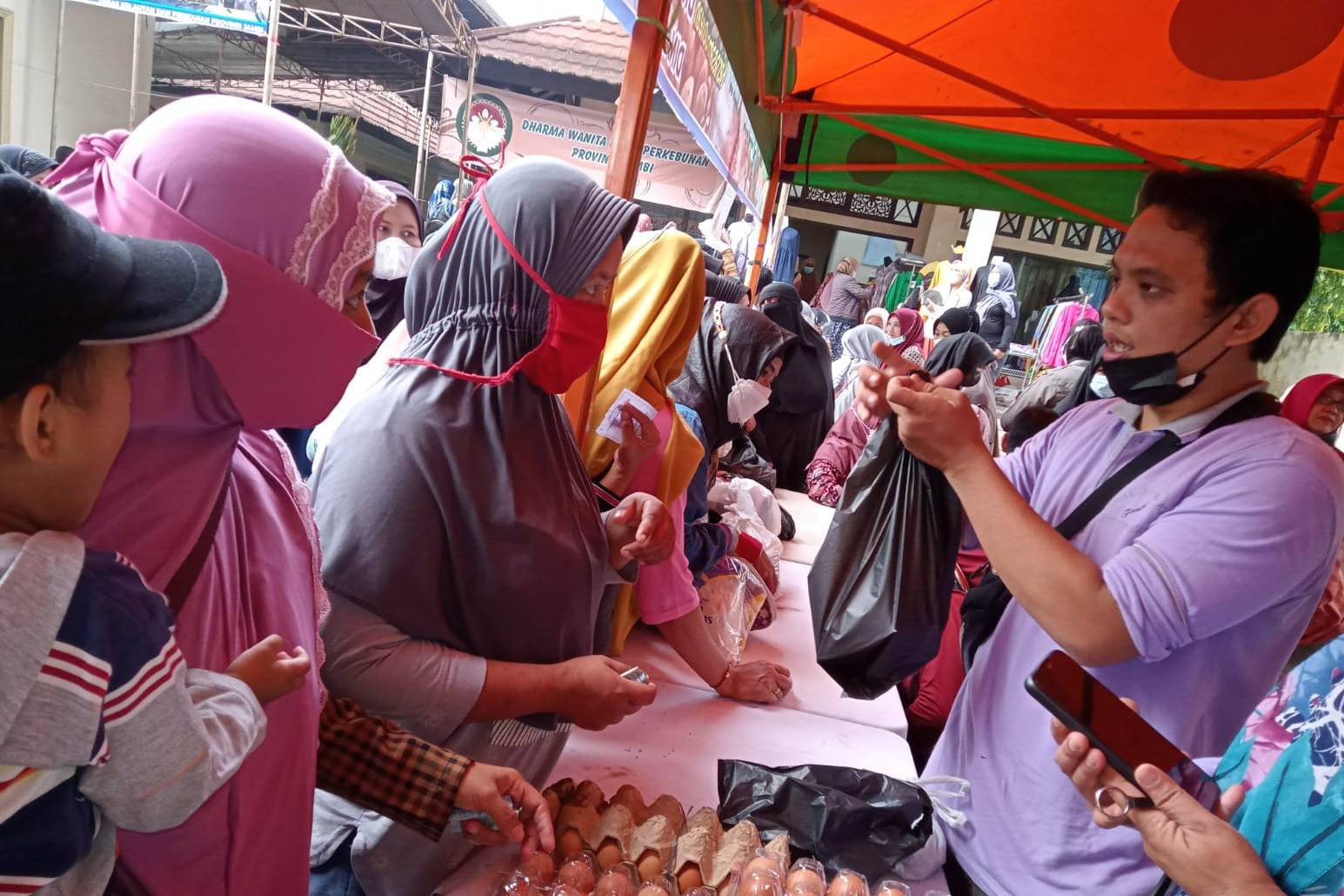 Gelar Pasar Tani digelar di Jambi, untuk memenuhi kebutuhan pangan pada Ramadan dan Idul Fitri. pada 13-17 2022 (17/4).