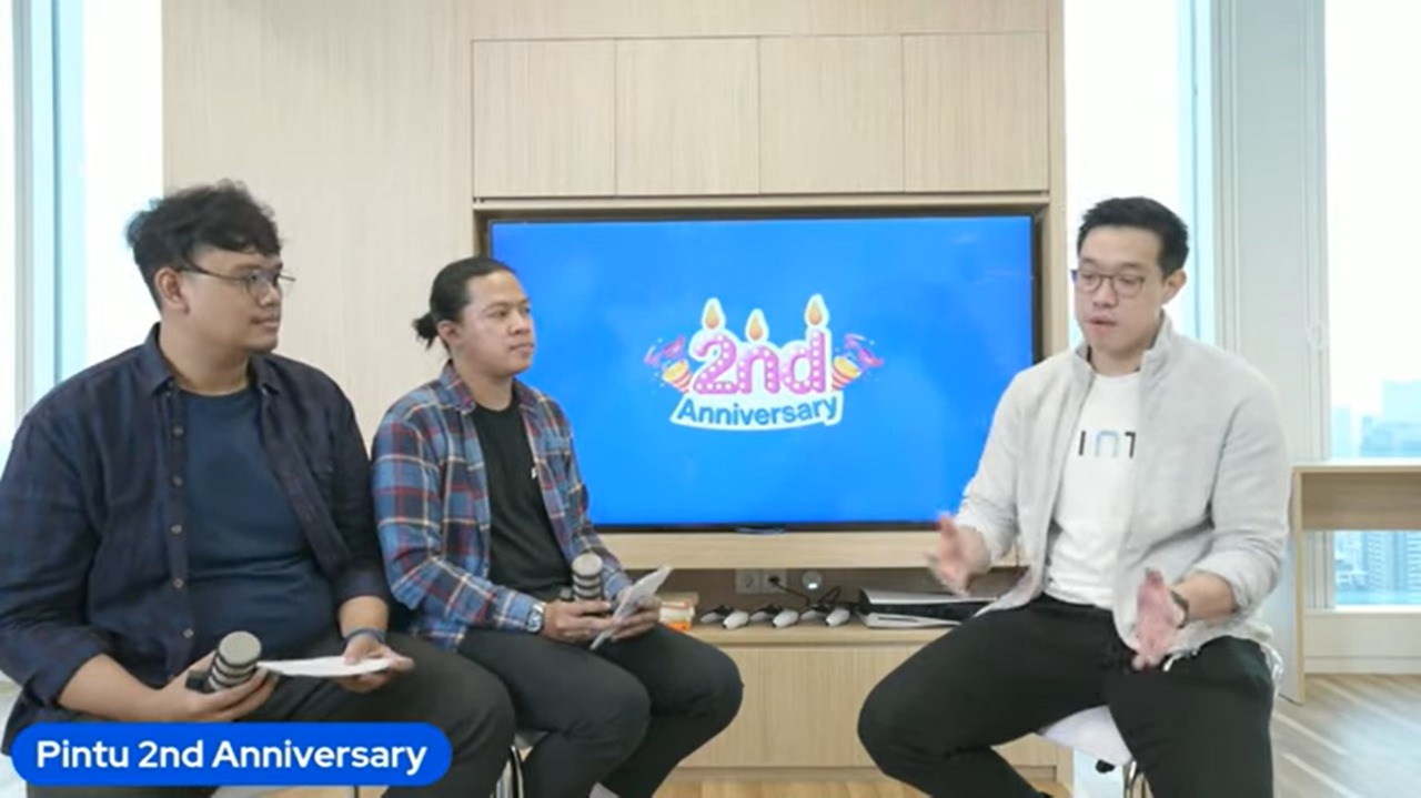 Acara bertemakan “Pintu 2nd Anniversary” yang juga dihadiri Founder & CEO Pintu Jeth Soetoyo (kanan).