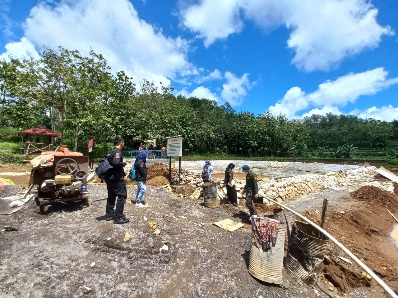 Mahasiswa Universitas Sebelas Maret di Desa Joho, Kecamatan Pracimantoro, Kabupaten Wonogiri, Jawa Tengah,