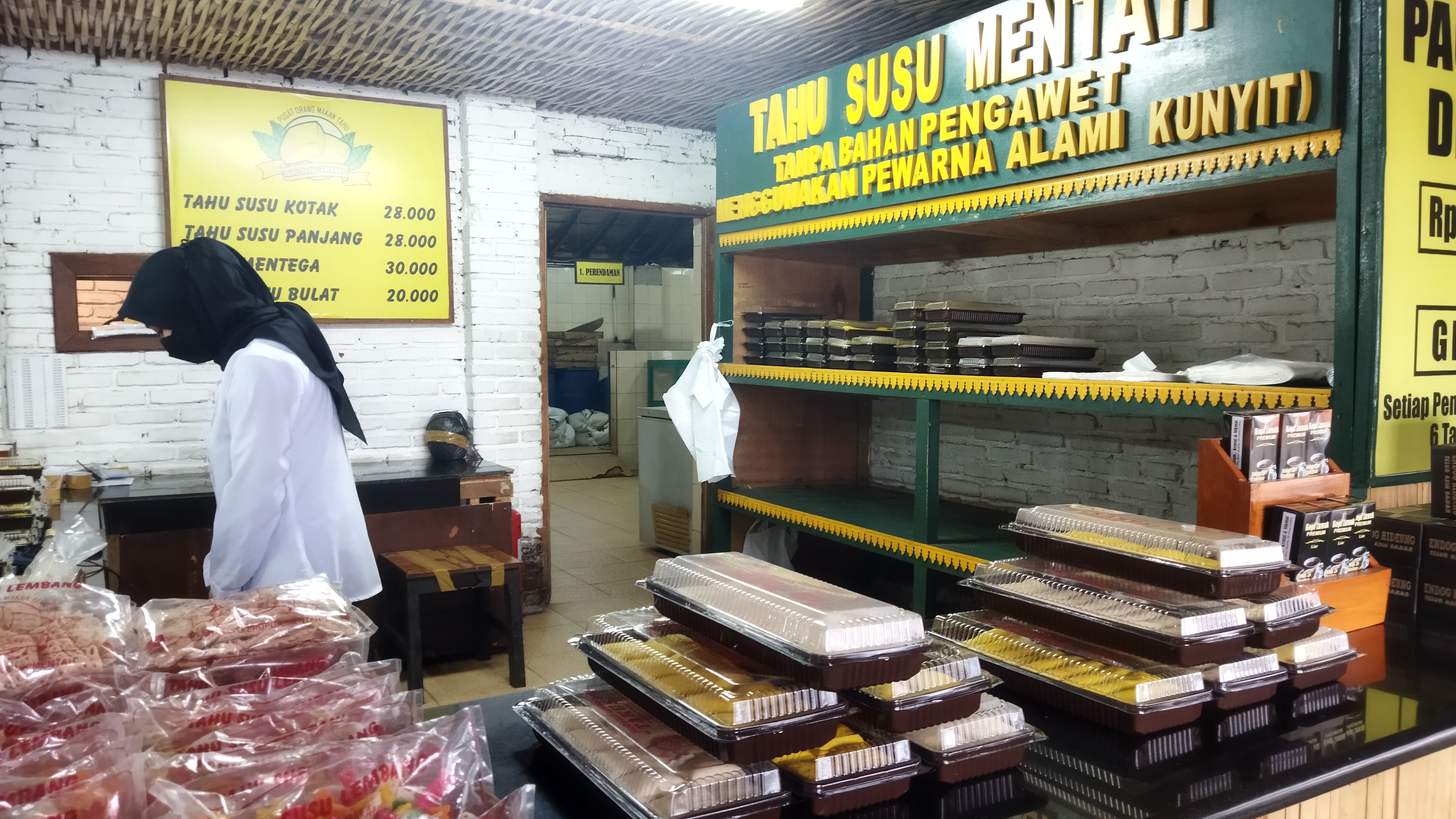 Tahu Susu Lembang, pusat oleh-oleh di Bandung