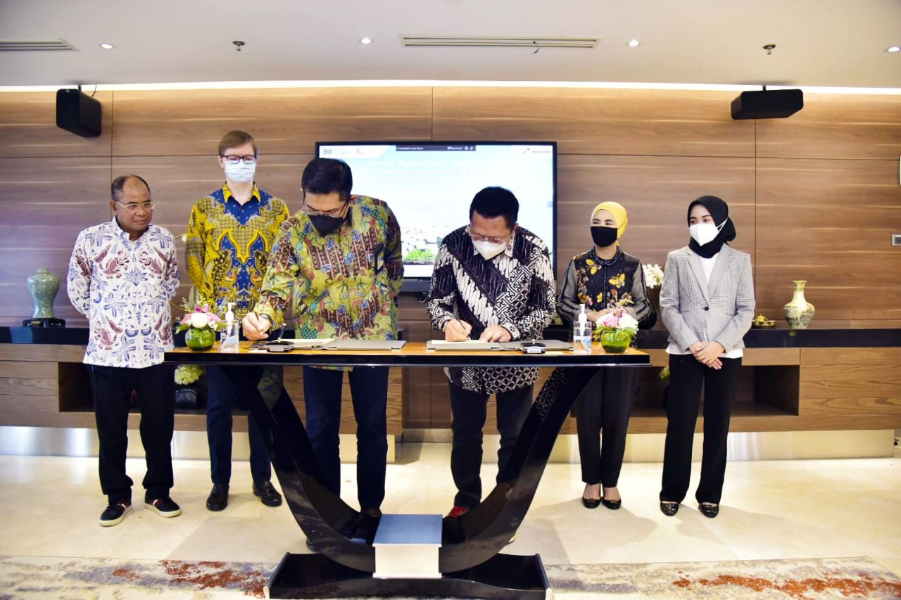 PT PGN Tbk  dan Petrokimia (PRPP) menandatangani Head of Agreement (HOA) kerja sama penyediaan gas bumi di Grass Root Refinery (GRR) Tuban.