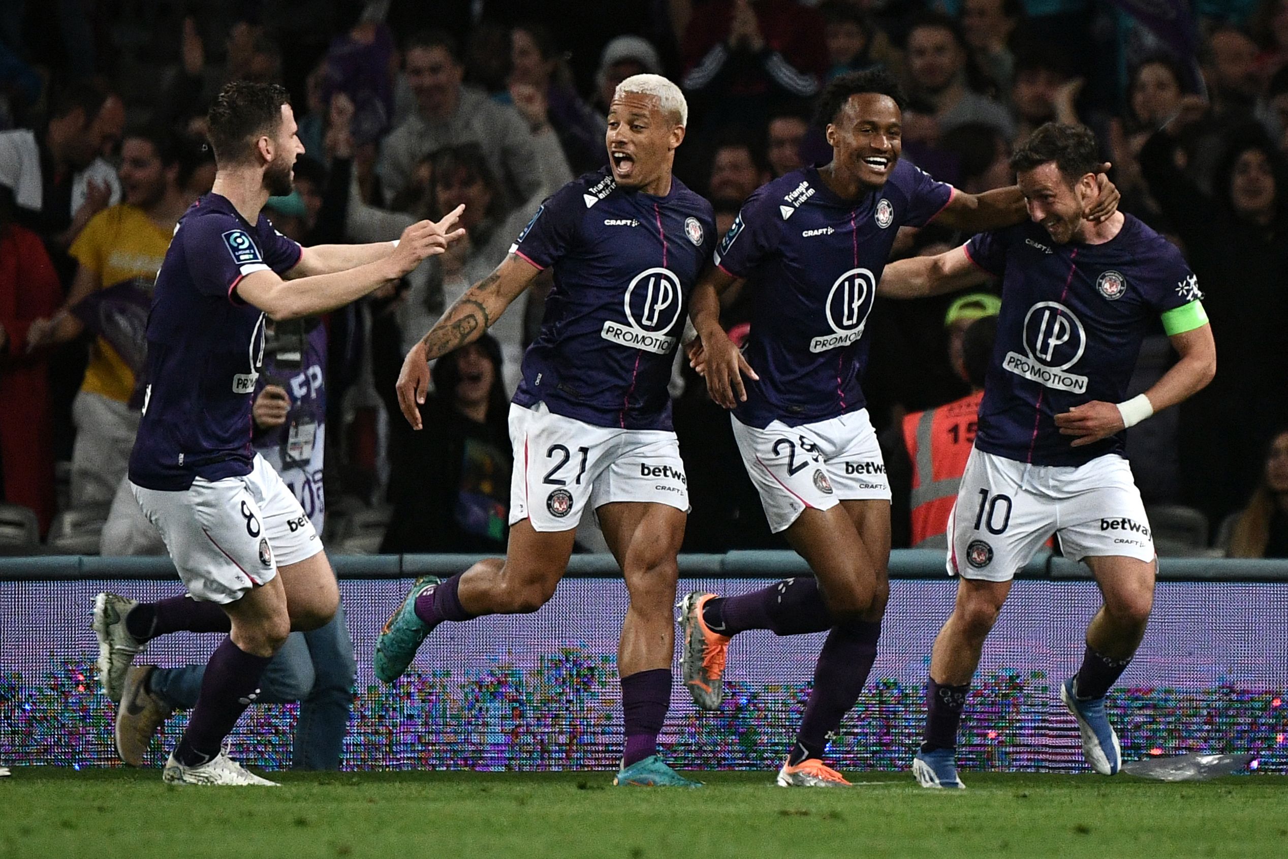 Para pemain Toulouse melakukan selebrasi usai mencetak gol ke gawnag Niort di laga Ligue 2.