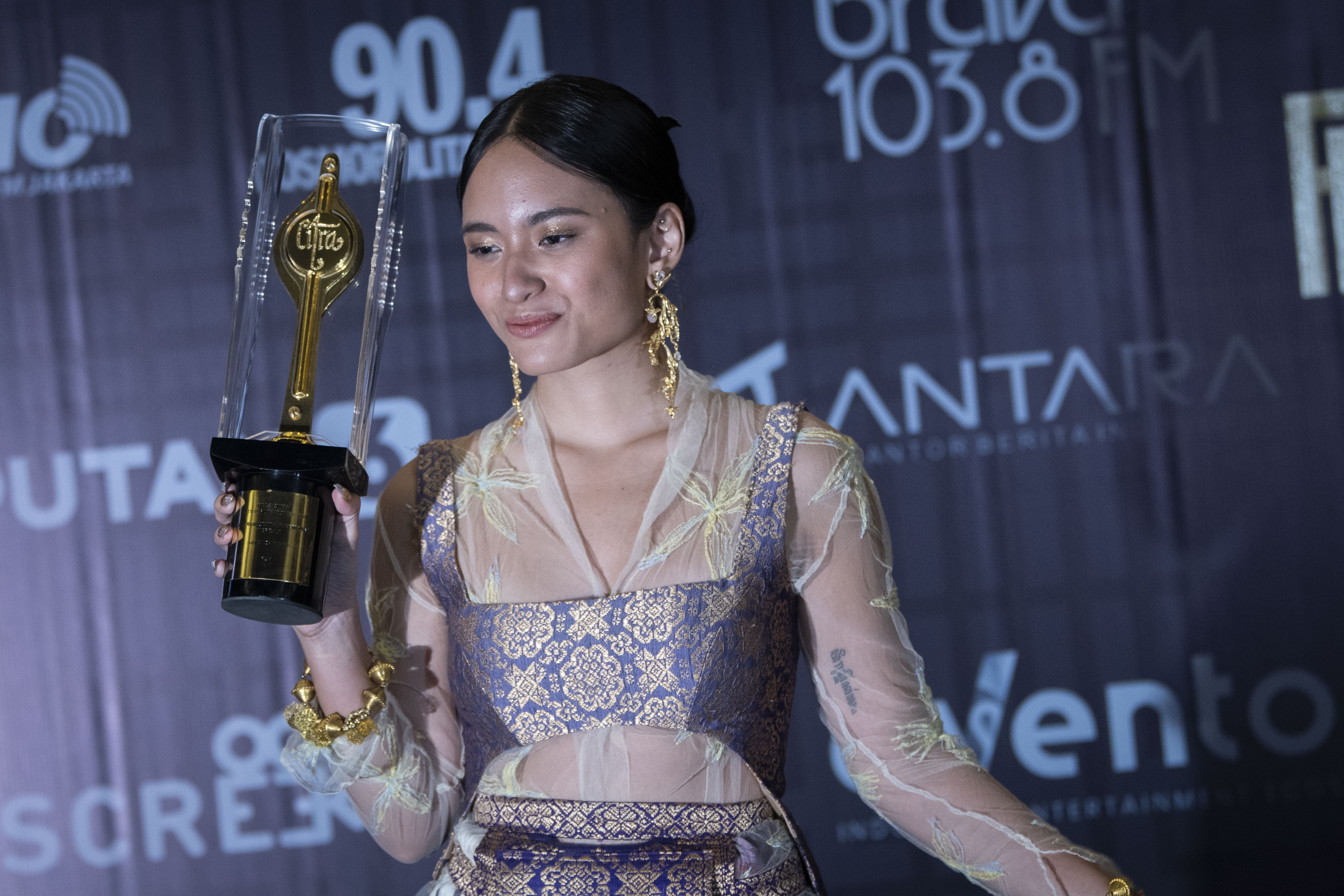 Aktris Arawinda Kirana saat memenangkan Piala Citra 2021 lewat film Yuni