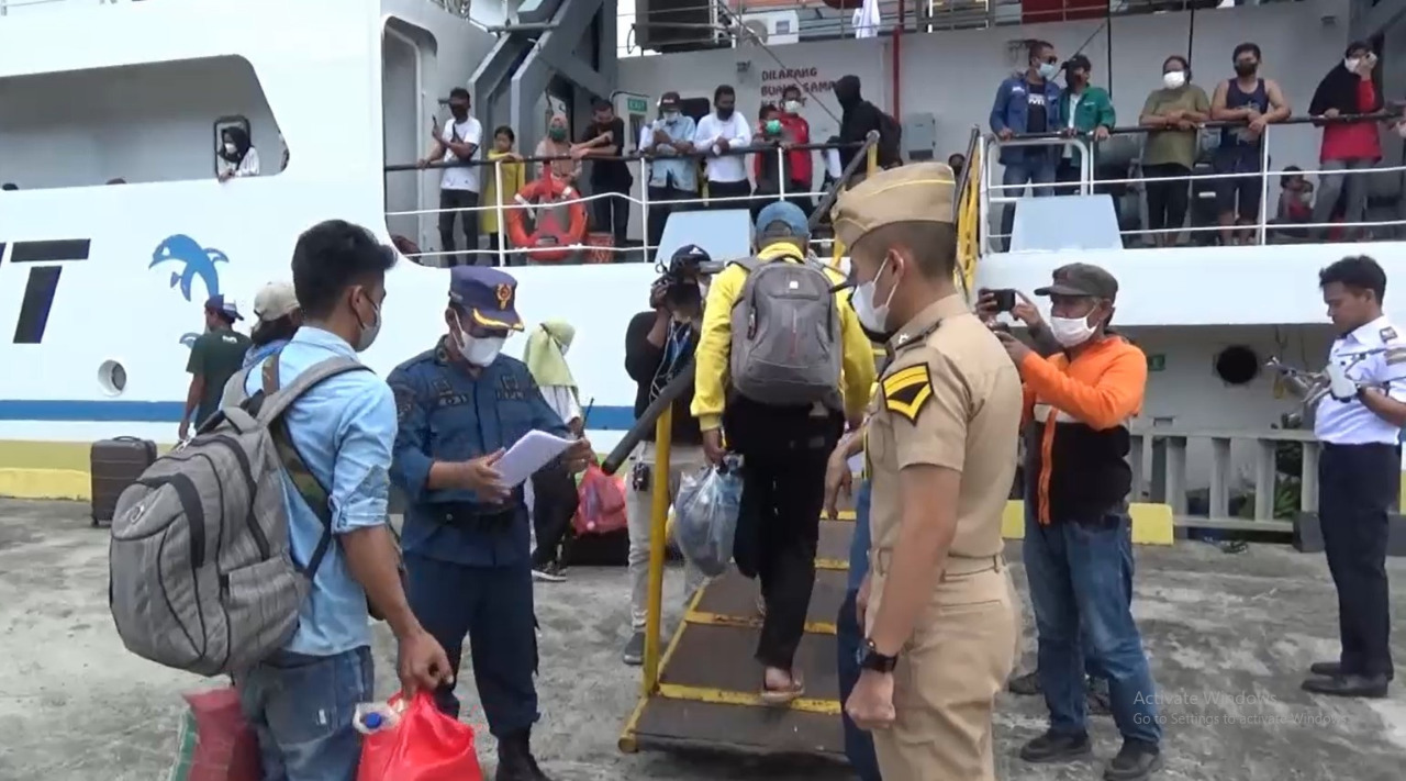 Menurut laporan dari PT Pelni, pemilik tiket yang hari ini berangkat dari Pelabuhan Tanjung Silopo berjumlah 30 orang. 