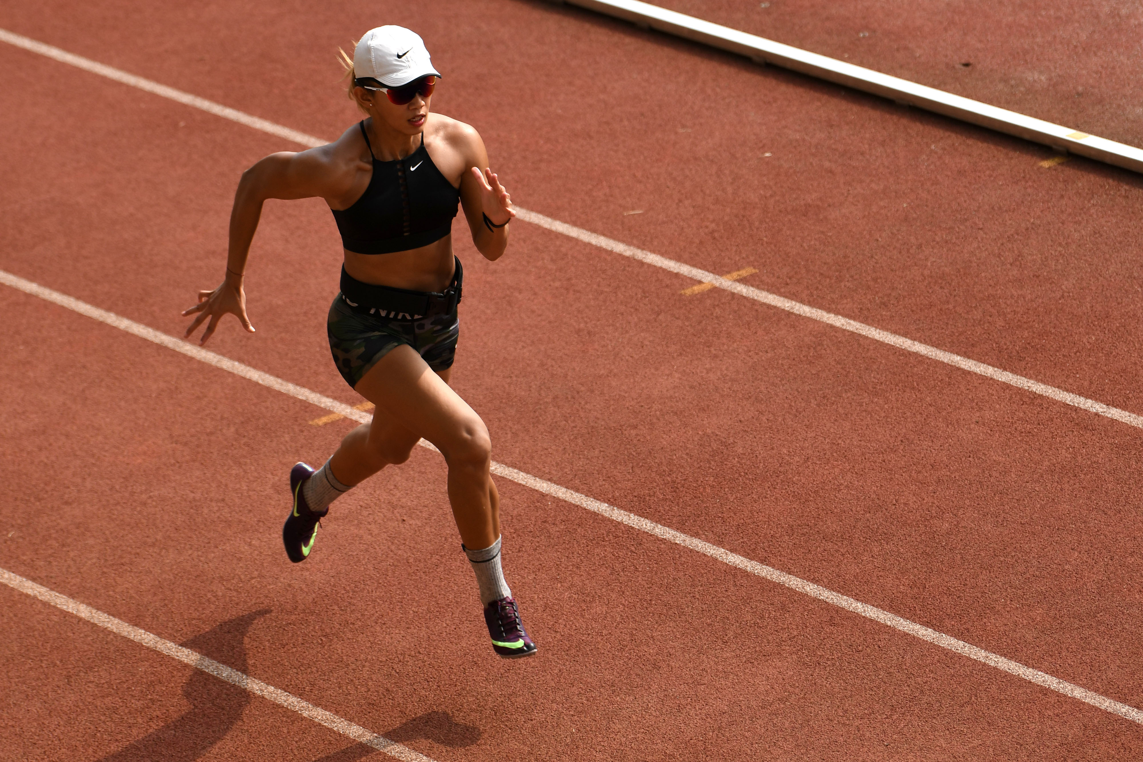 Pelari gawang Emilia Nova