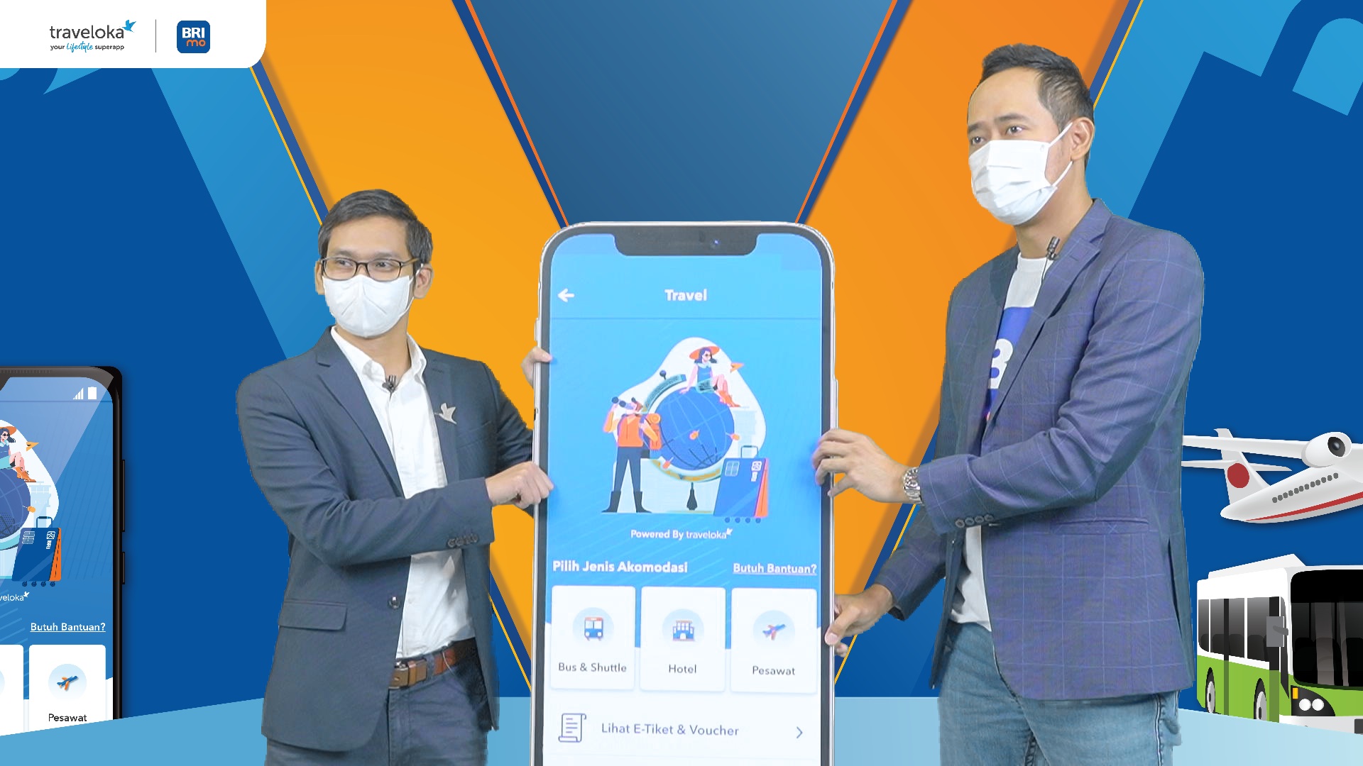 Iko Putera, CEO of Transport, Traveloka (kiri) dan Dhoni Ramadi, Executive Vice President Retail Payment Division BRI.