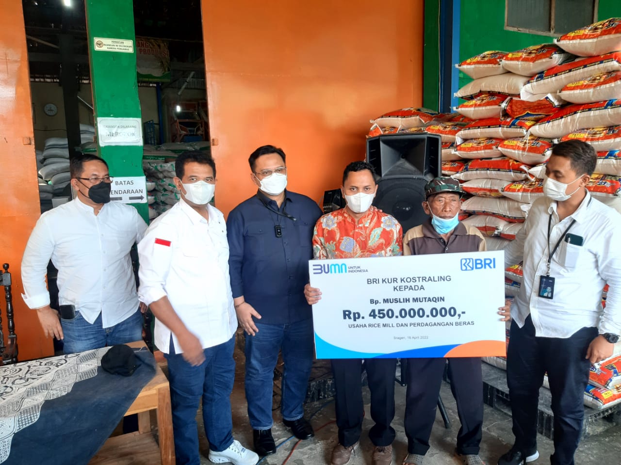 BRI KUR Konstraling menyalurkan kredit kepada usaha penggi;ingan padi sebesar Rp 459 juta di Kabupaten Sragen, Jawa Tengah.
