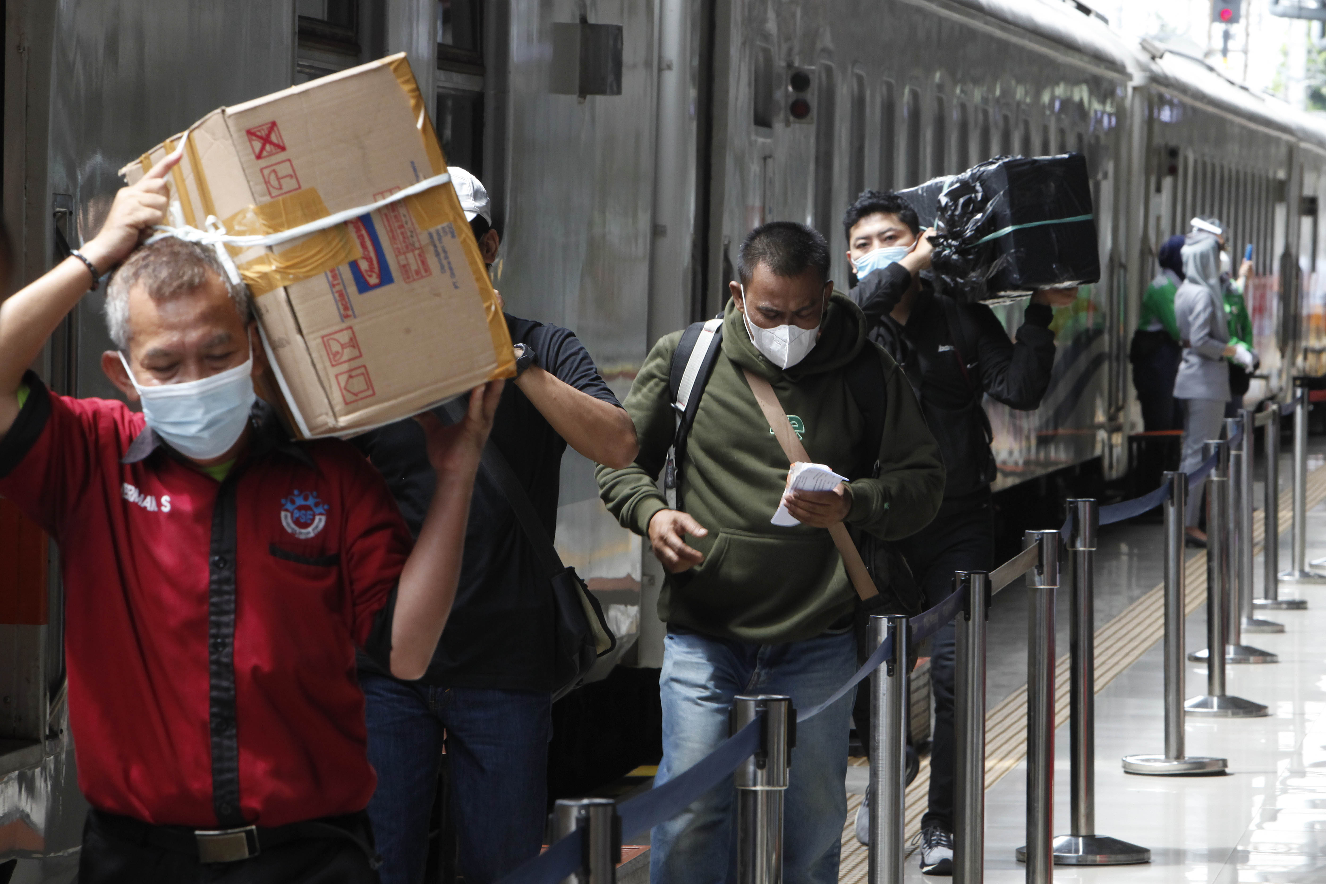 Puncak arus mudik di Stasiun Pasar Senen