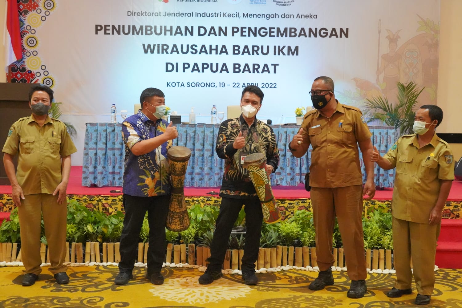 Rico Sia (dua dari kiri) bersama tim Ditjen IKMA Kemenperin.