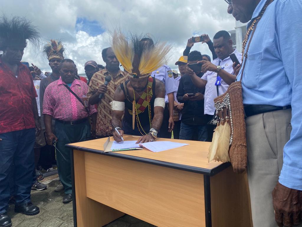 Perwakilan keluarga besar Papua Tengah ingin dijadikan Provinsi Papua Tengah bersatu dengan Pulau Jawa.