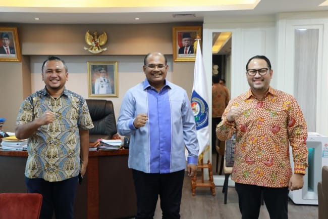 Dirjen Bina Adwil Kemenagri Safrizal ZA (tengah)