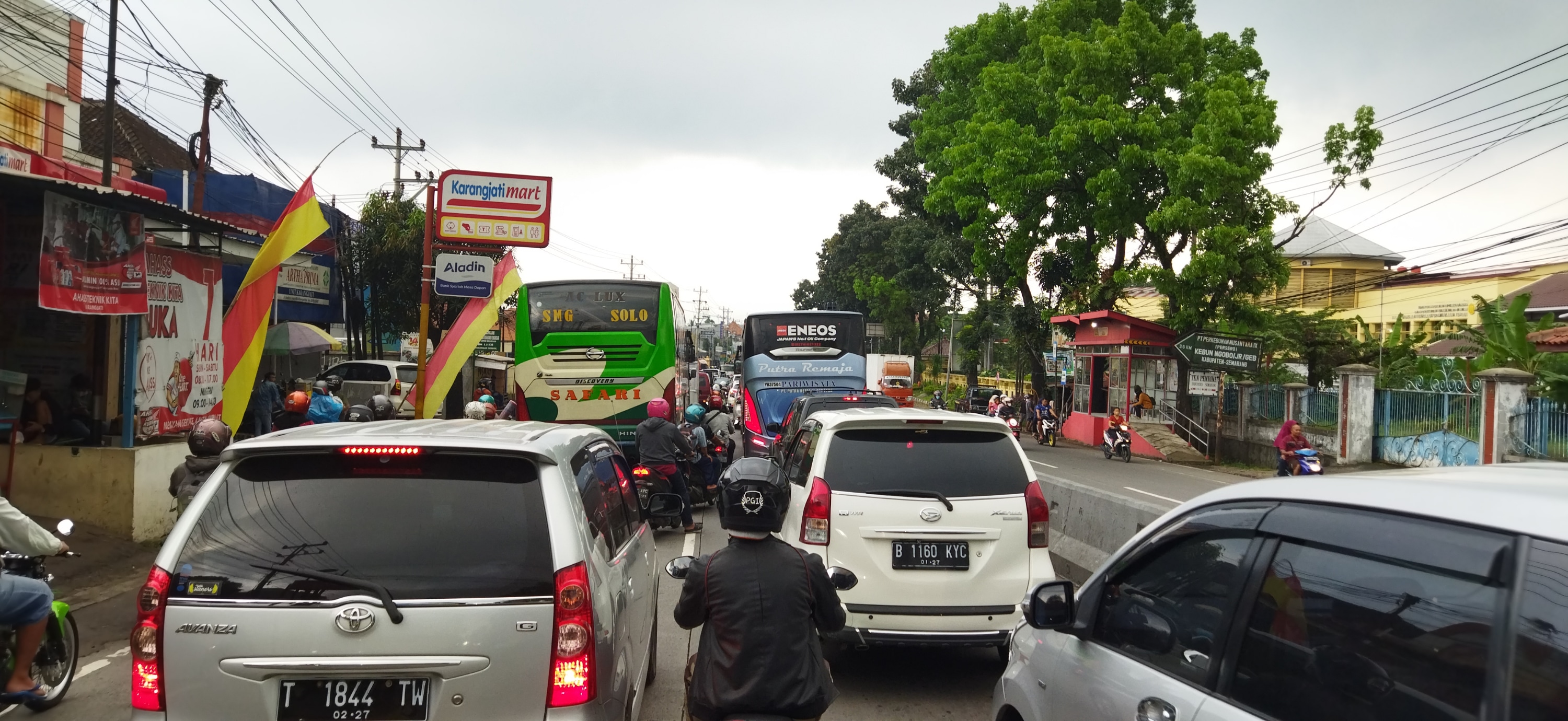 Kendaraan di Tol Semarang-Bawen