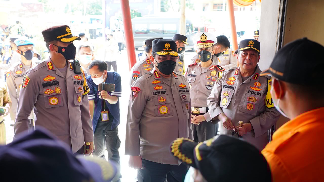 Wakapolri Komjen Pol Gatot Eddy Pramono, meninjau kesiapan jalur mudik melalui selatan Jawa Barat di PosTerpadu GTC wilayah Limbangan, Kabup