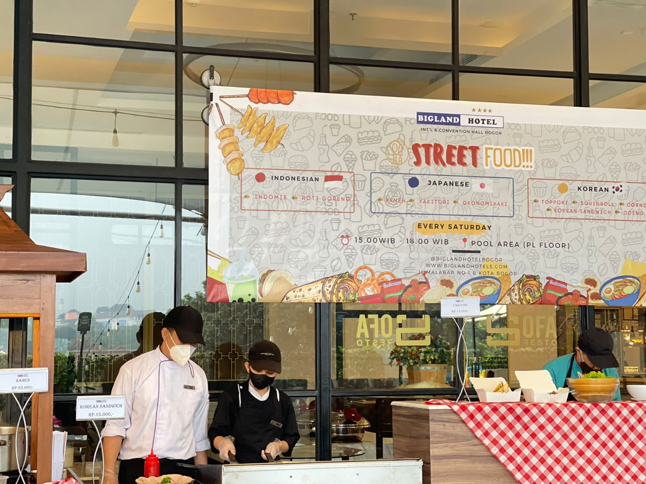 Bigland Hotel Bogor memberikan harga hunian yang terjangkau juga berbagai kegiatan seru hanya dengan staycation di hotel bintang empat ini.