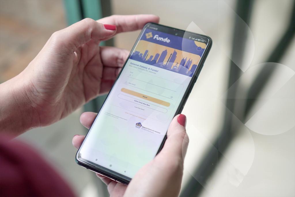 Aplikasi Fundo tampak di layar smartphone.  