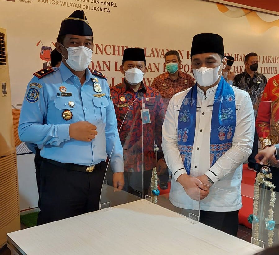 Peresmian Gerai Pelayanan Publik di Pusat Grosir Cililitan (PGC) Jakarta Timur.