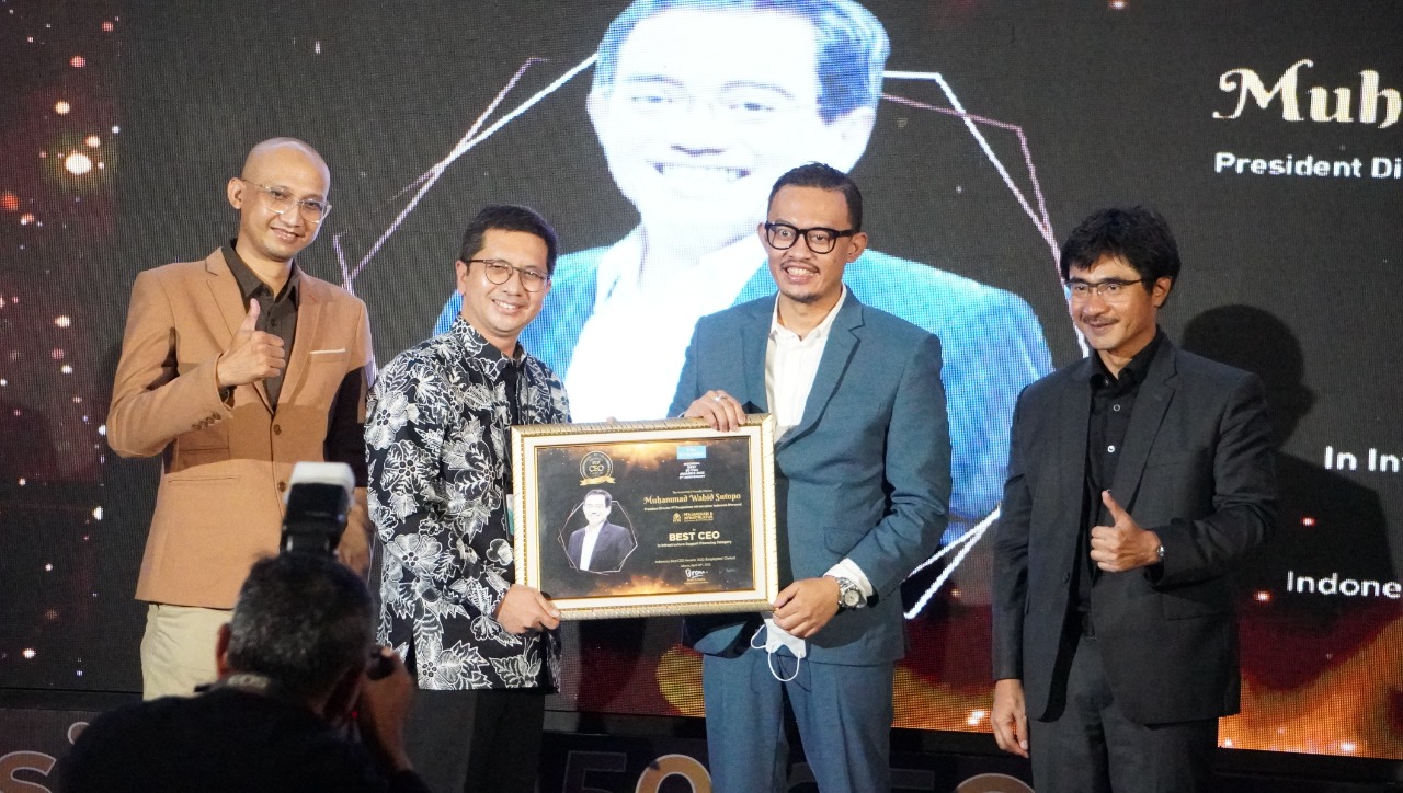 Direktur Utama PT Penjaminan Infrastruktur Indonesia (Persero) atau PT PII M. Wahid Sutopo mendapatkan penghargaan Indonesia Best CEO