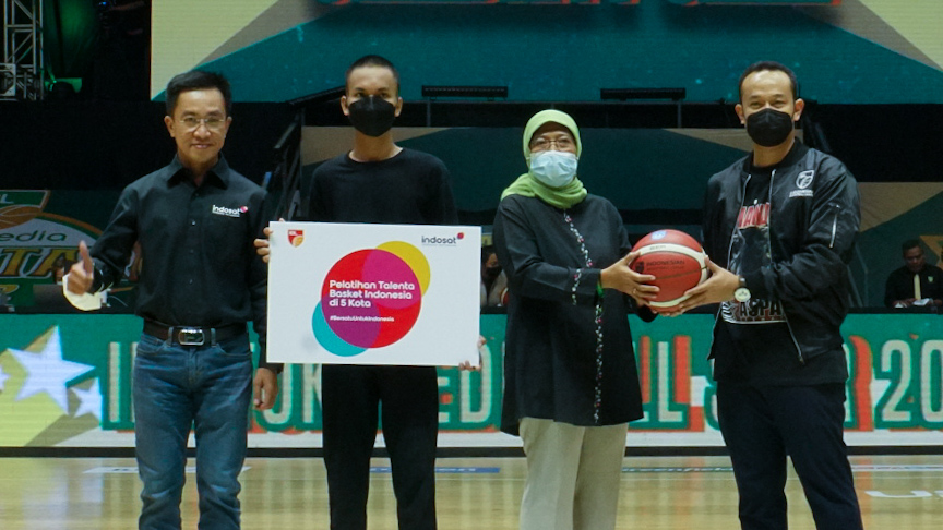 Pencanangan Program Pelatihan Talenta Basket ke Sekolah di Lima Kota kerja sama IOH dan IBL.