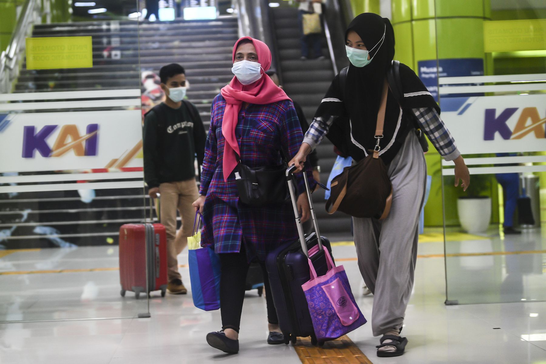 Suasana mudik di Stasiun Gambir.