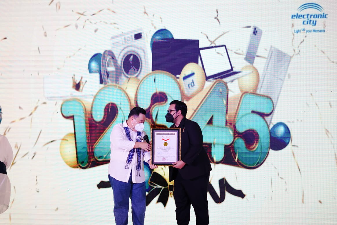  Electronic City mengambil simbol angka 12345 sebagai tema besar dalam rangka grand opening. 