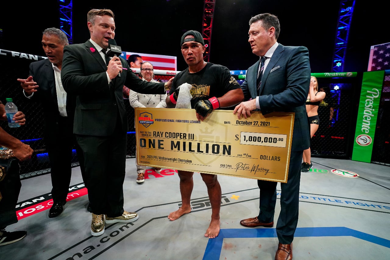 Salah satu laga Professional Fighters League.