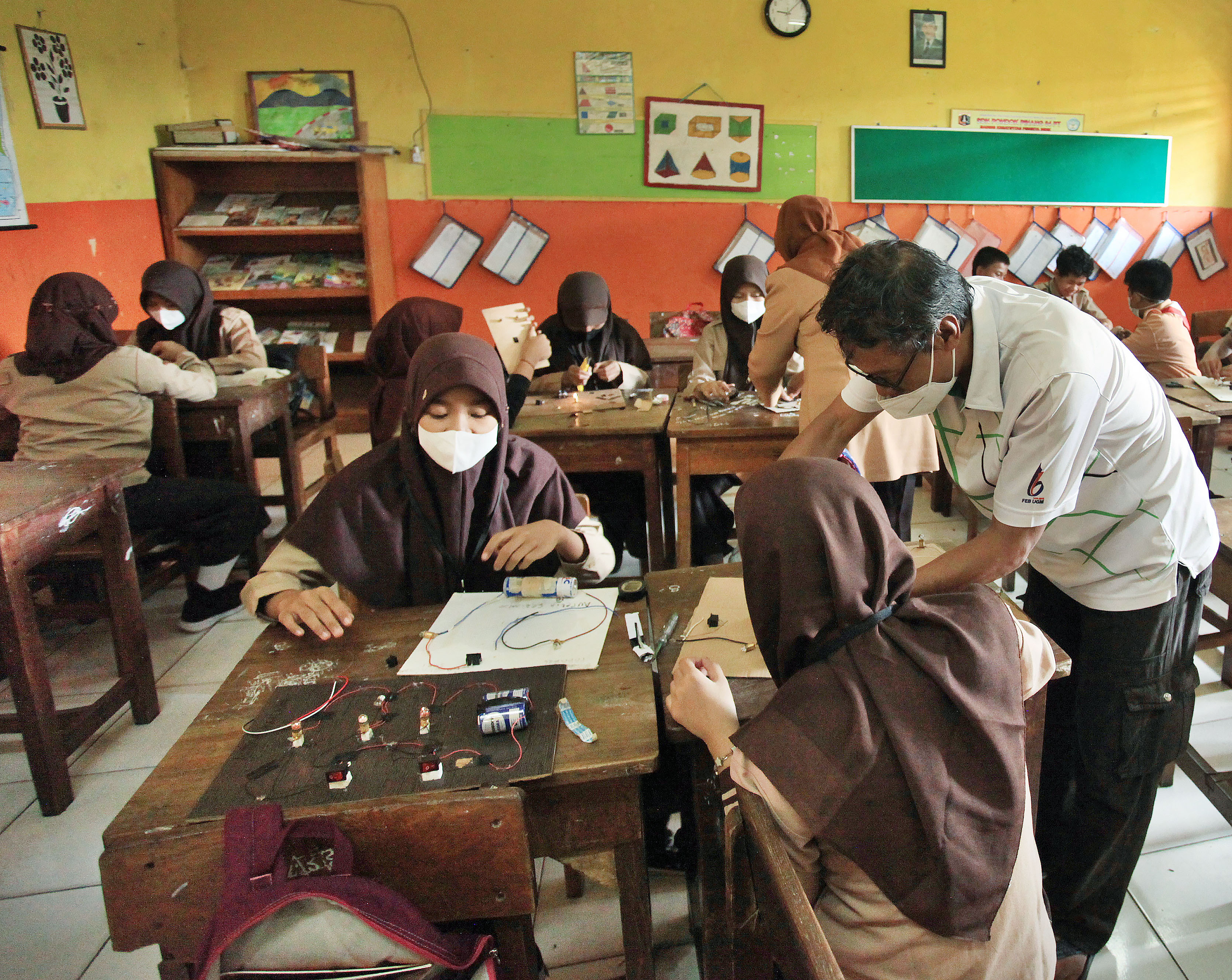 Pembelajaran tatap muka 100 persen di SDN Pondok Pinang 01 Jakarta