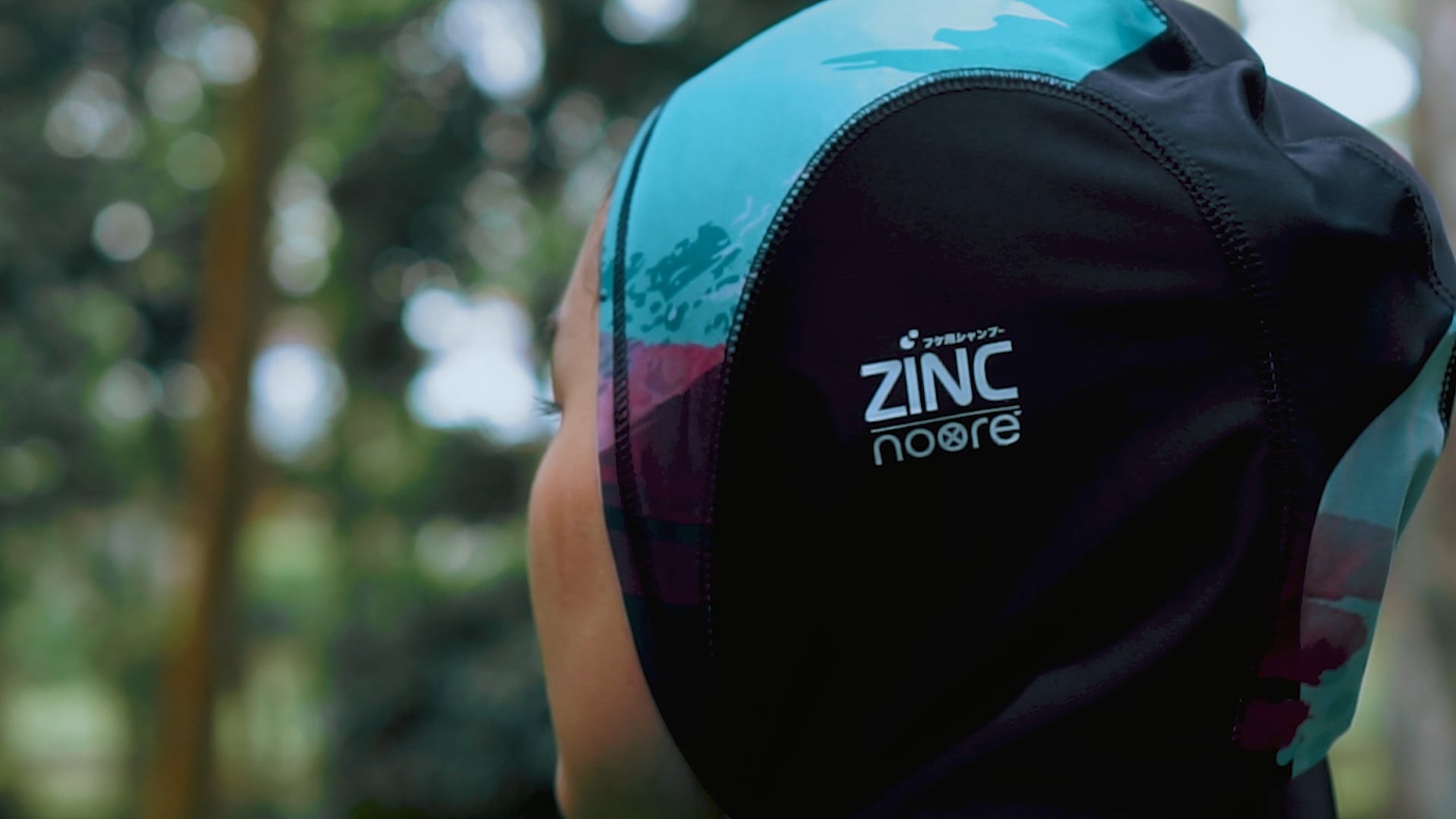 Karena Indonesia beriklim tropis, memilih hijab sport menjadi gampang-gampang susah.