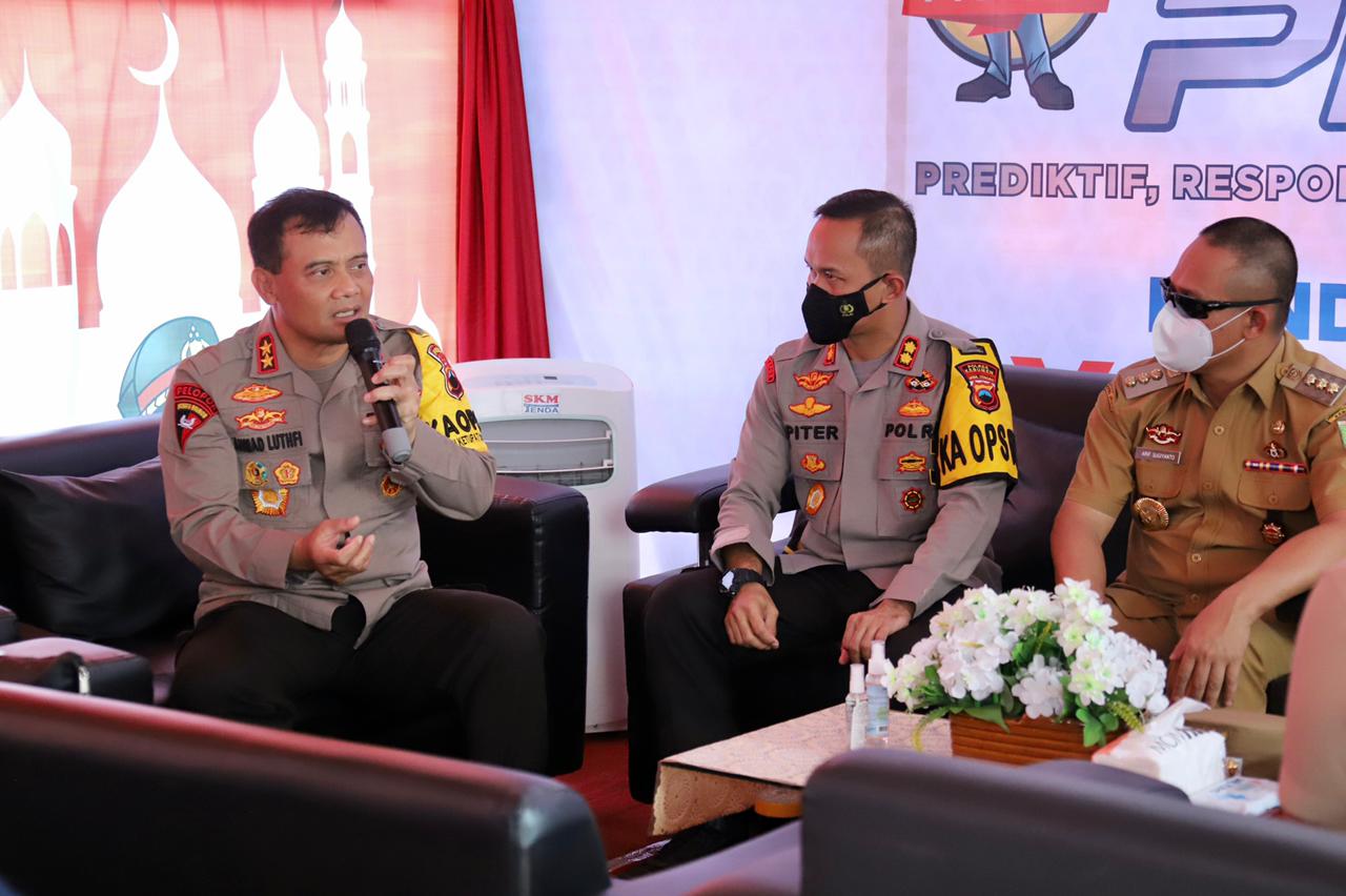 Kapolda Jawa Tengah Irjen. Pol Ahmad Luthfi  mengunjungi Cilacap saat melakukan pengecekan Pos Pengamanan dan jalur mudik di sepanjang jalur