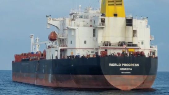 KRI Beladau 634 dan KRI Siribua 859 TNI Angkatan Laut menangkap empat kapal tanker pengangkut crude palm oil (CPO) 