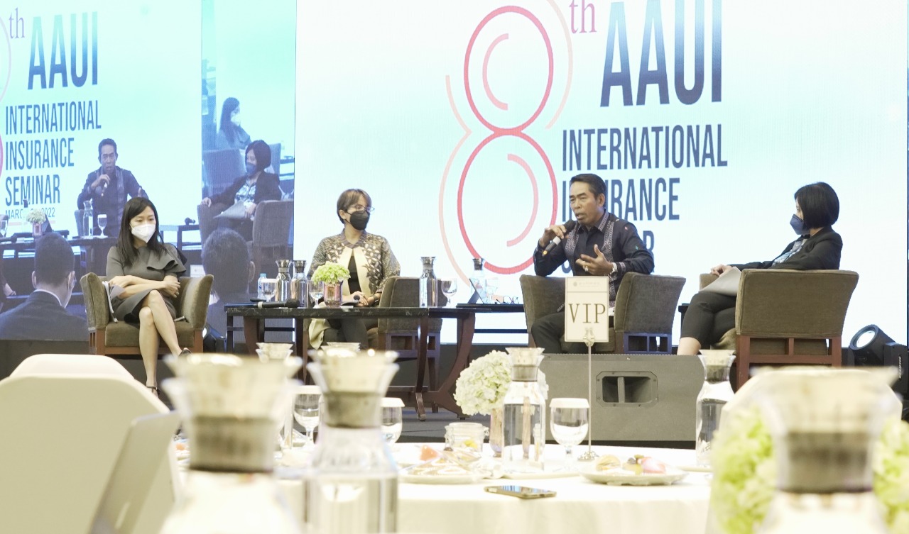 Seminar yang digelar AAUI yang mengusung tema “Capturing Sustainability & Competitiveness: Response to Global Change”.